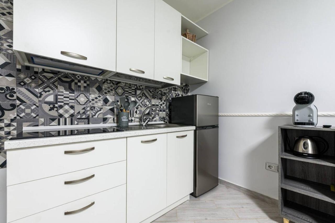 Modern Flat In The Heart Of Near Man * Napoli