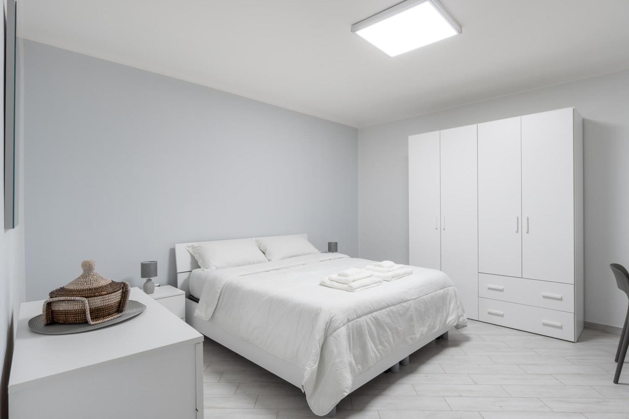 Modern Flat In The Heart Of Near Man * Napoli